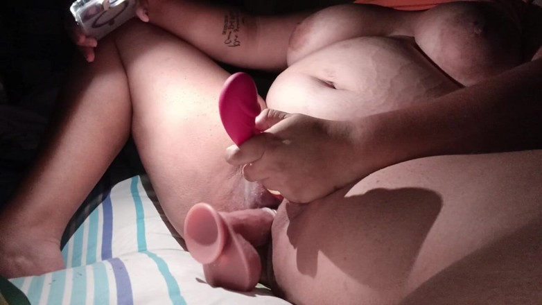 Stepmom_with_big_tits: Wanita panas memberikan dirinya urutan yang baik dalam pepek itu...