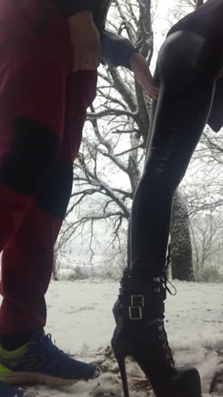 LauraOnHeels: Laura On Podpatky modelka 2021 video šukání ve stoje mezi sněhovou creampie