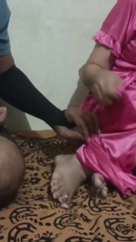 Brotherinlaw dan Adik perempuan berkongkek dalam bilik semasa suaminya keluar