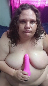 Stacy Chupa E Lambe Seu Novo Brinquedo Vibrador Rosa