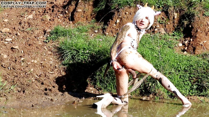 RosalinaxGirl: Stökig trappy ko i leran