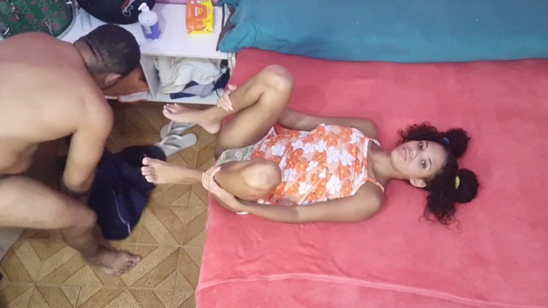 Bebes vagabundas: 내 아내는 나에게 엉덩이를 주지 않고 나는 의붓딸을 먹습니다.
