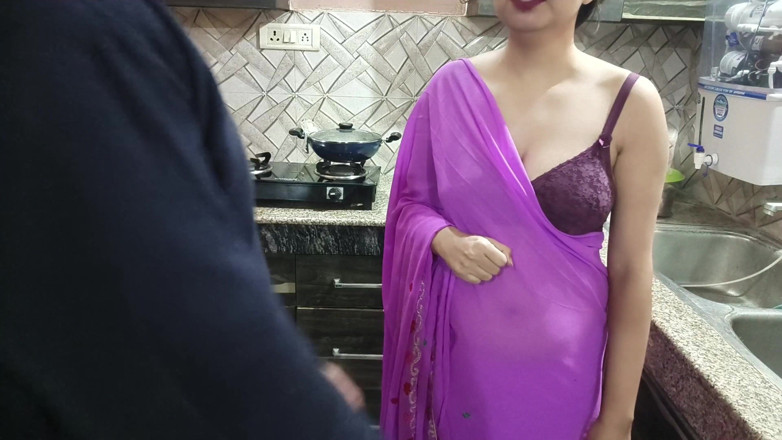 Hornycouple149: Дезі індійська мачуха дивує свого пасинка Вівека на його день народження, брудні розмови голосом хінді