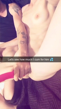 Vợ hút thuốc và lừa dối trong khi ở nhà một mình và cắm sừng chồng trên Snapchat. Cumslut không thể ngừng xuất tinh