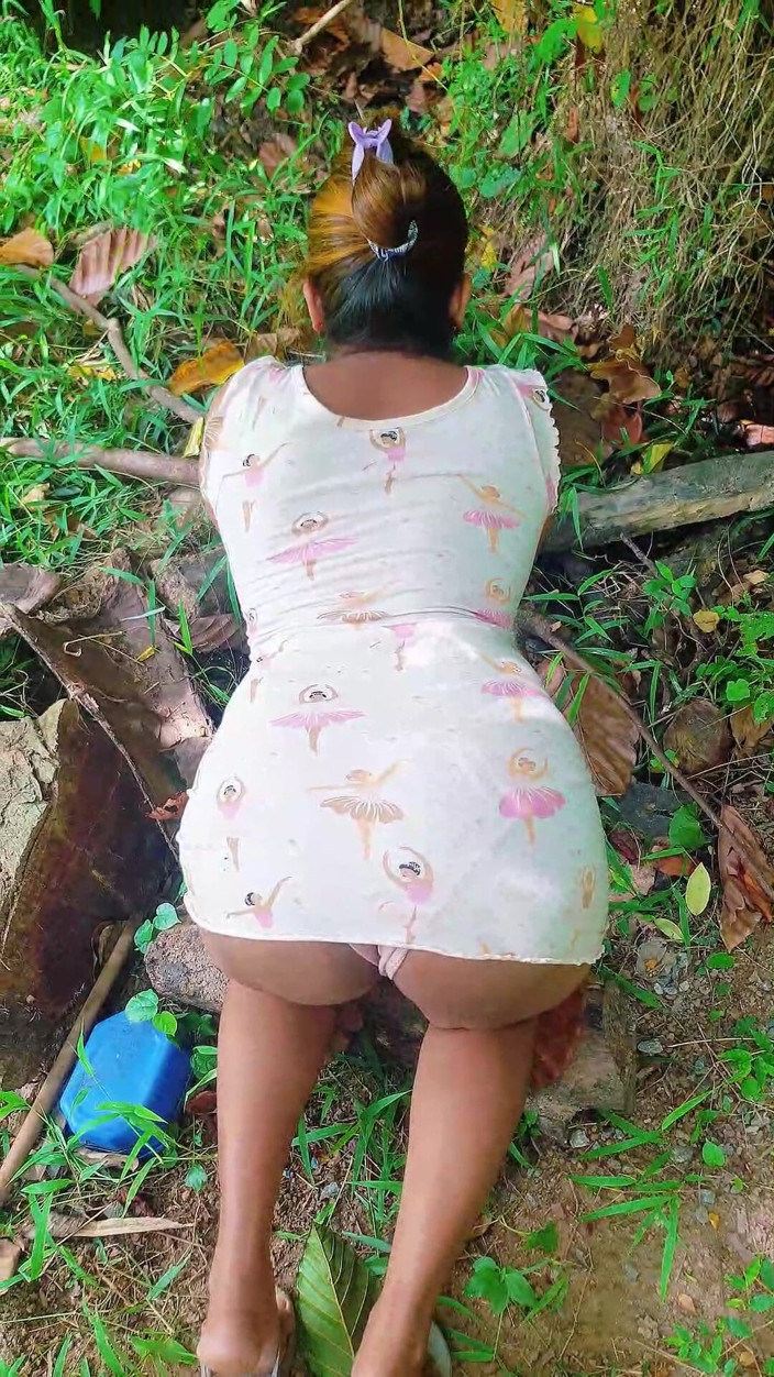 Tiyana: Delivary Guy Payed Homemade Hotwife to See Her Asshole