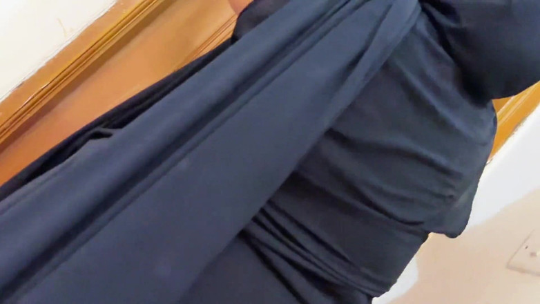 Aria Mia: O mamă vitregă musulmană sexy cu un cur mare și sâni...