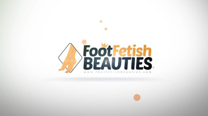 Foot Fetish HD: Valeria, adorable blonde babe plays with her feet