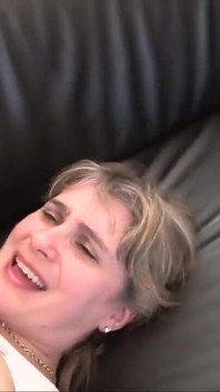 Carole, 대물 자지에 따먹히는 수줍은 35살 금발!