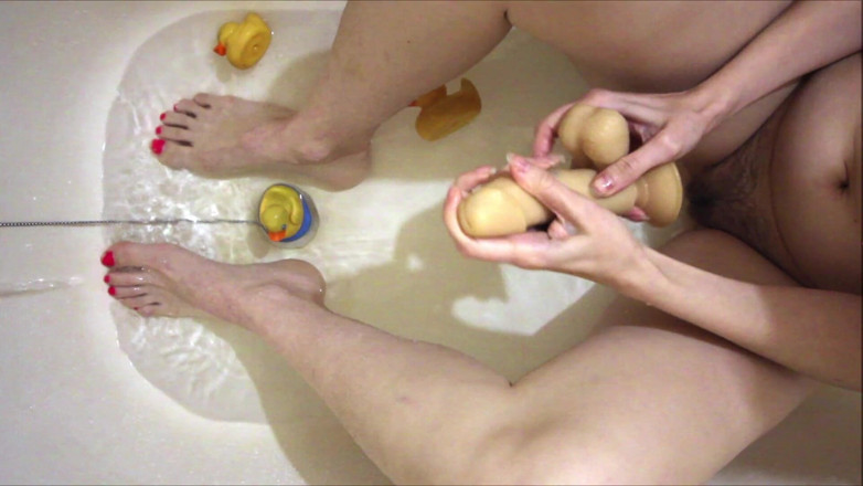 Hairypussyangel: Kaki seksi di bilik mandi, dildo mengongkek pepek berbulu, pancutan...
