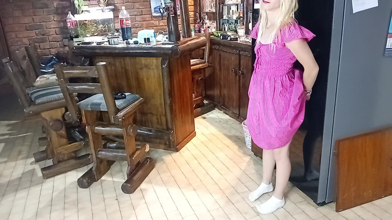 18blondteen: Mengongkek peti sejuk semasa teman lelaki saya menonton