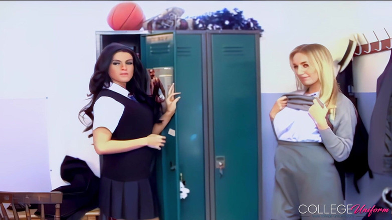 College Uniform: Die umkleidekabine mit fiona g, hayley-marie