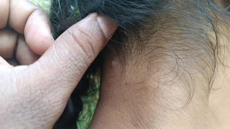 Apple baby: Cute Neck Licking Outdoor Romance