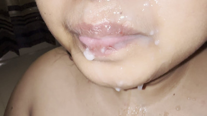 Aria Mia: Wajah ibu tiri sepson dicrot sperma hangat waktu lagi makan...