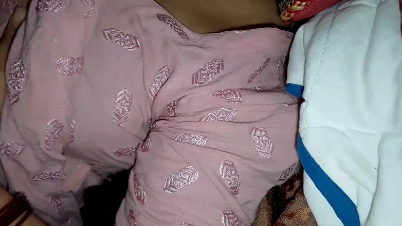 RedQueenRQ: Esposa follada en el culo en dormitorio por marido cornudo