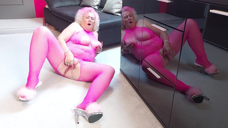 PureVicky66: Pink Granny Fingers Dripping Pussy Sucks Sloppy Dildo Clean