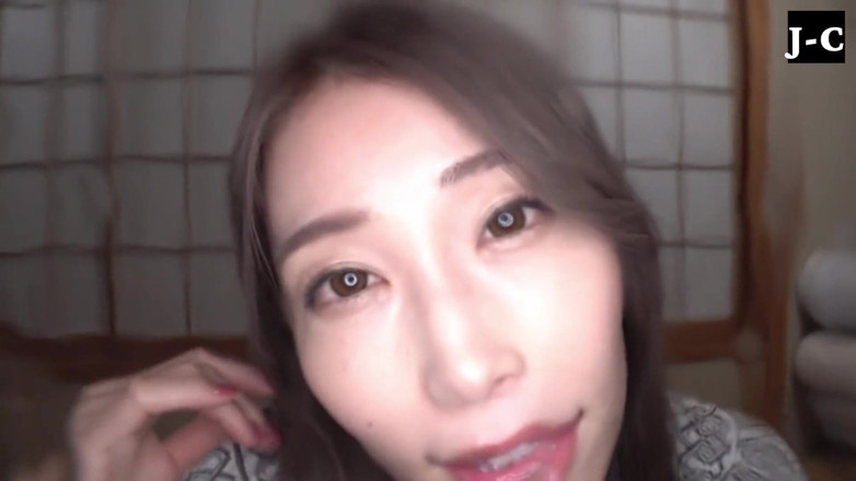 J-Cams: Дві жінки діляться сміливим побаченням з мокрими поцілунками та табуйним бажанням - c