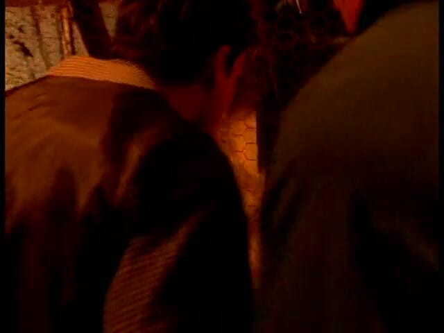 2 Girls 1 Guy: Trio selvaggio in una camera da letto esotica