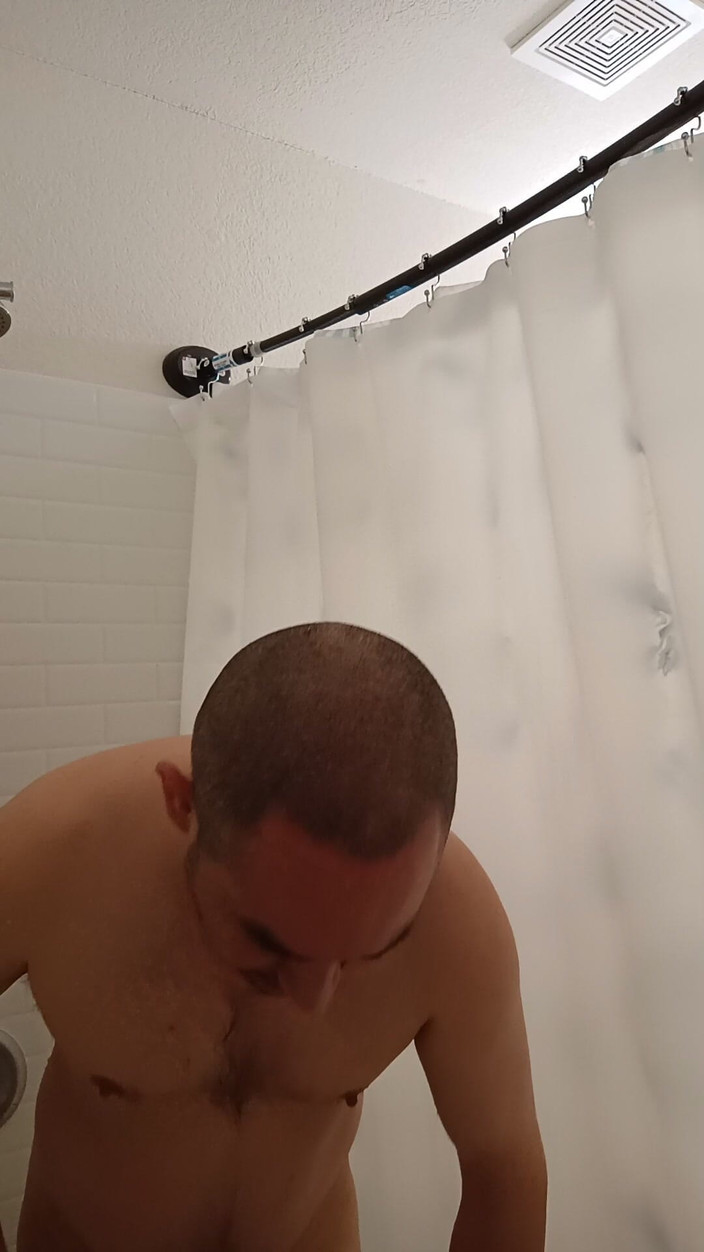 Brandon Lee: Душ І Готуємося...