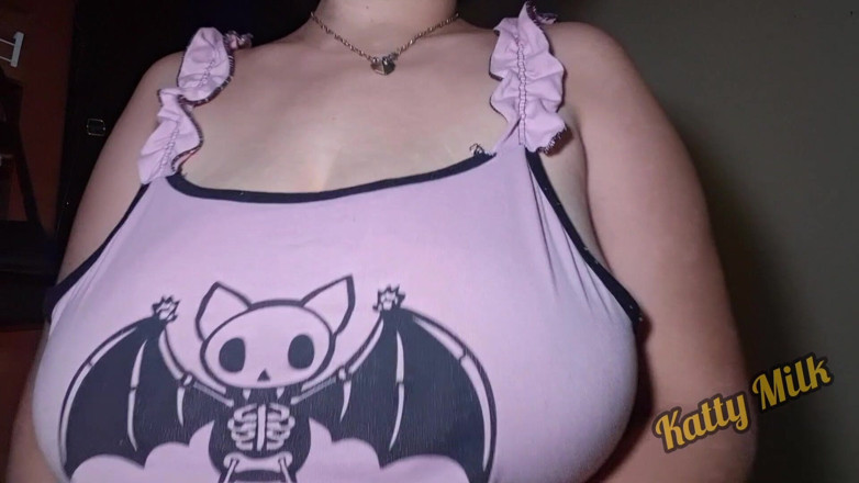 Katty-Milk: 私の大きな自然な胸で遊びたい?キャティミルク