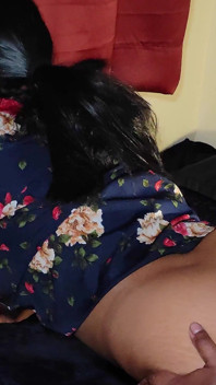大圆屁股和多汁的奶子亚洲熟女