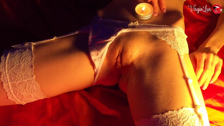 Virgin Lux: Anmutige schlampe wichst ihr nasses loch mit wachs auf ihrem...
