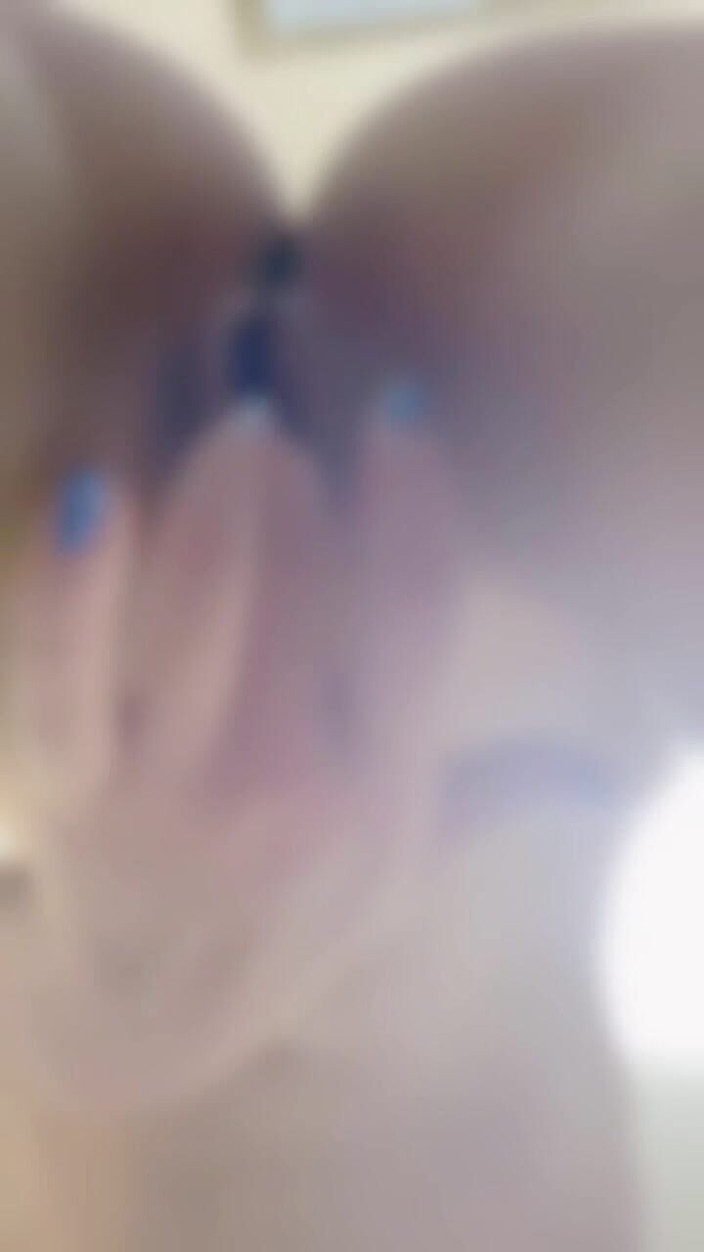 Miku: Klitoris och G-punkt onani på alla fyra 2/2