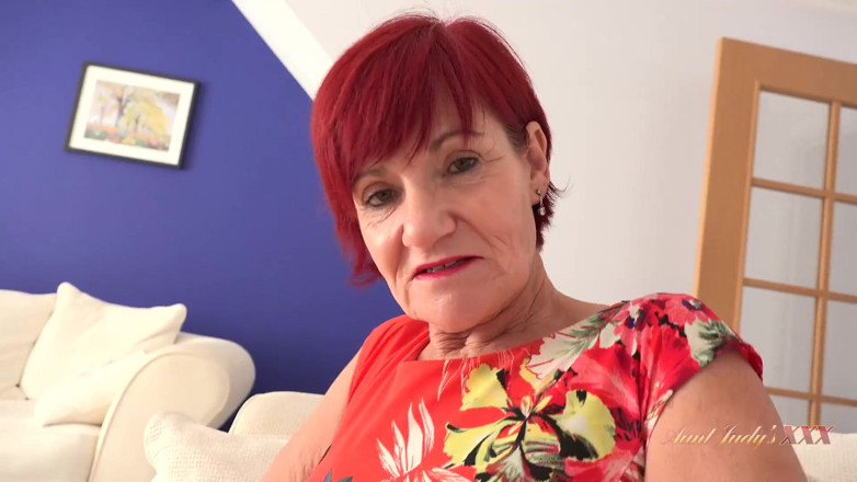 Aunt Judy's XXX: AuntJudysXXX - Bà dì gilf 64 tuổi của bạn. Linda bắt gặp...