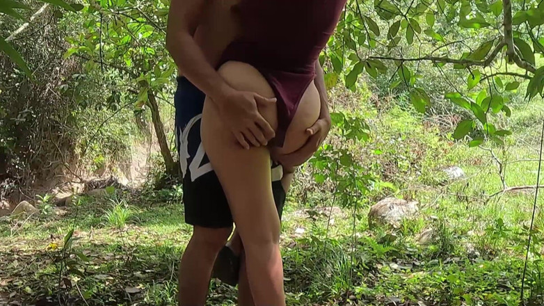 Labigassa: Sex în pădure cu femeie latino cu curul mare