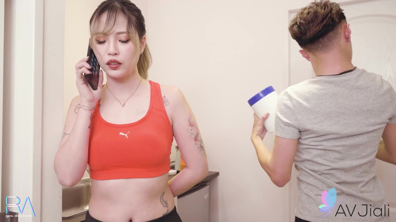 AV Jiali: Personal Trainer Bad Bad Gets Fucked by a Perverted Client