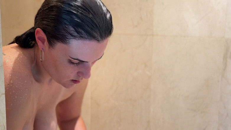 Axel Dan: Sorprendo mia moglie a fare la doccia e lei inizia...