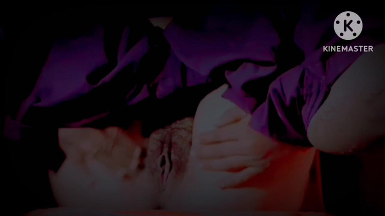 TricolorMusic3: 그녀의 부드러운 아름다운 보지에 손가락을 대고 있는 핫한 섹시한 바비