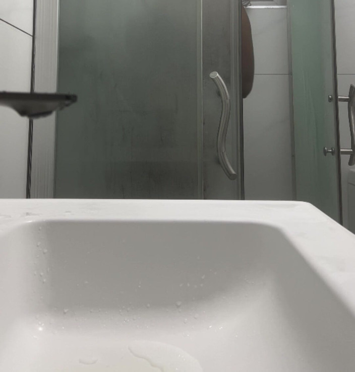 Its Nyota: Capturados na câmera enquanto uma garota toma banho no Spa