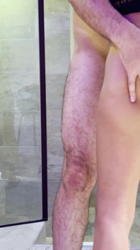 Teen mảnh mai gợi cảm được chảy tràn tinh dịch