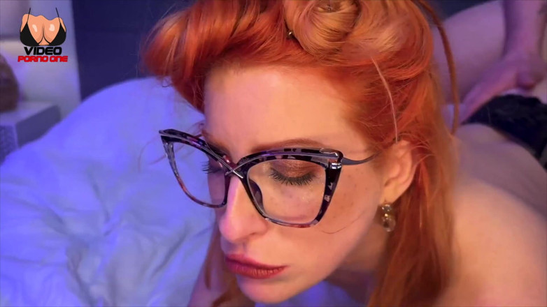 Video Porno One: Burżuazyjna MILF dobrze się napełnia!