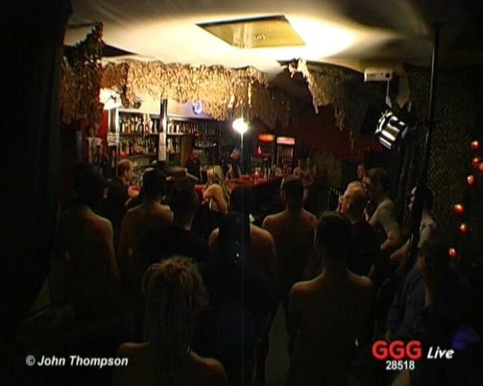 GGG John Thompson OLD STYLE: Ggg - blonďatá bomba Sandra Star dostane gangbang na divoké bar...