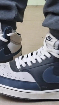 Nike Sneakers บนเท้าฉัน