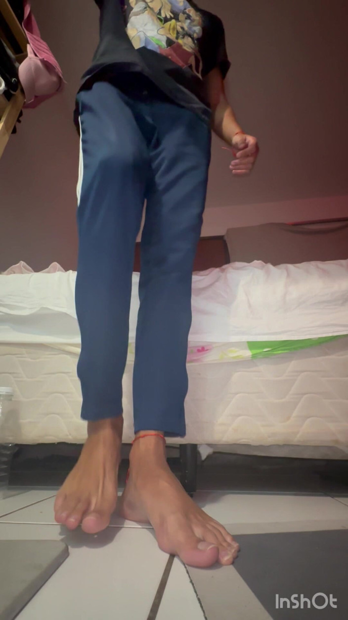 Boy feet: stokin berpeluh
