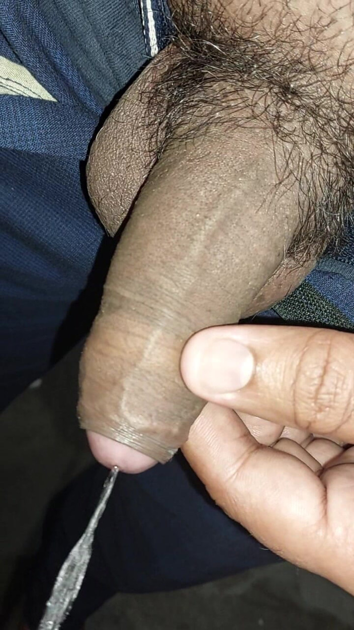 Bigcocka: Můj velký penis chčije před kamerou