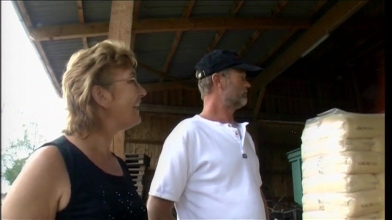 Ugly but HOT: Farmer hits on a mature woman of the city
