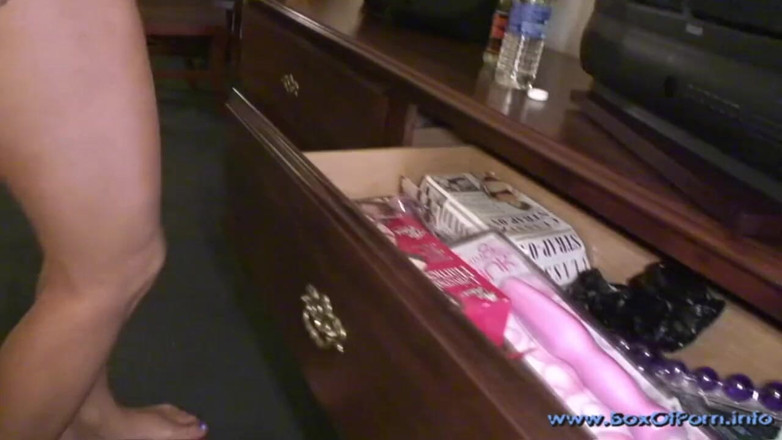 Box Of Porn: Candace de Davenport, Iowa, doigtage et jeu avec vibromasseur !