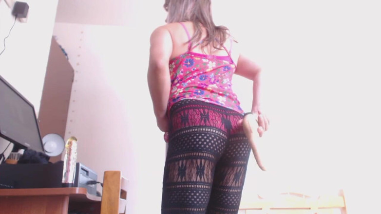 Lucasverga: Travestito bionda sexy che strofina il cazzo con un dildo