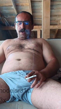 Il tuo patrigno era in diretta.