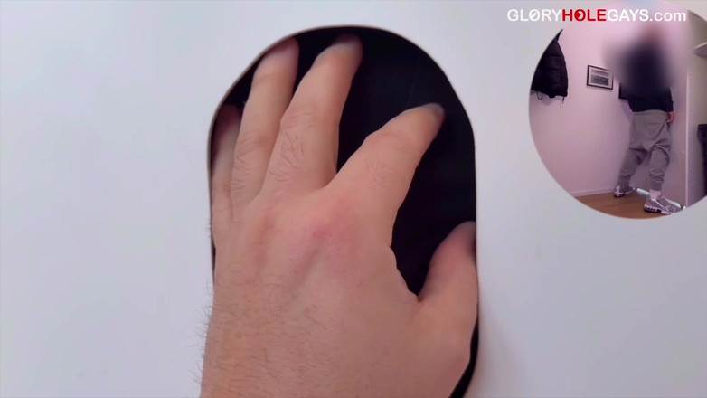 GLORYHOLEGAYS: Strict Gay Master la gaura din zid - gloryhole