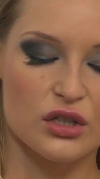 Liz Honey și Nikki Rider sunt femei mature sexy cu sâni uriași care sunt futute în cur și își doresc gura ocupată