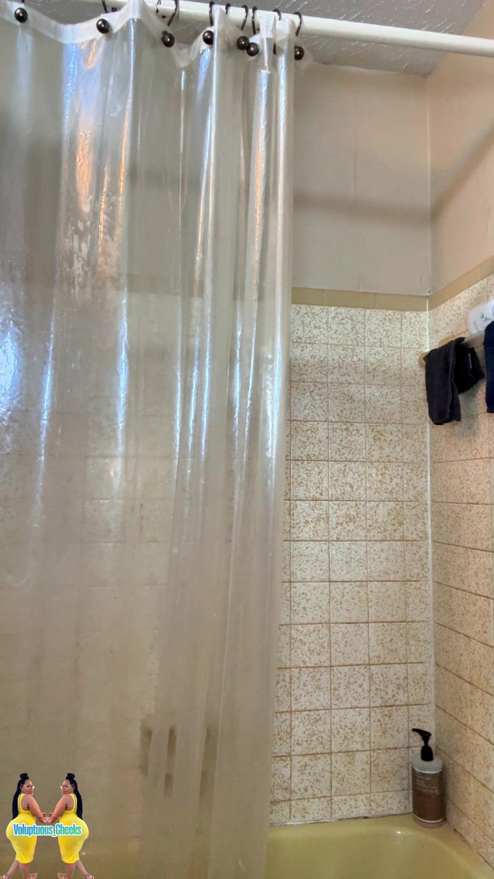 Voluptuous Cheeks: Shower Convo