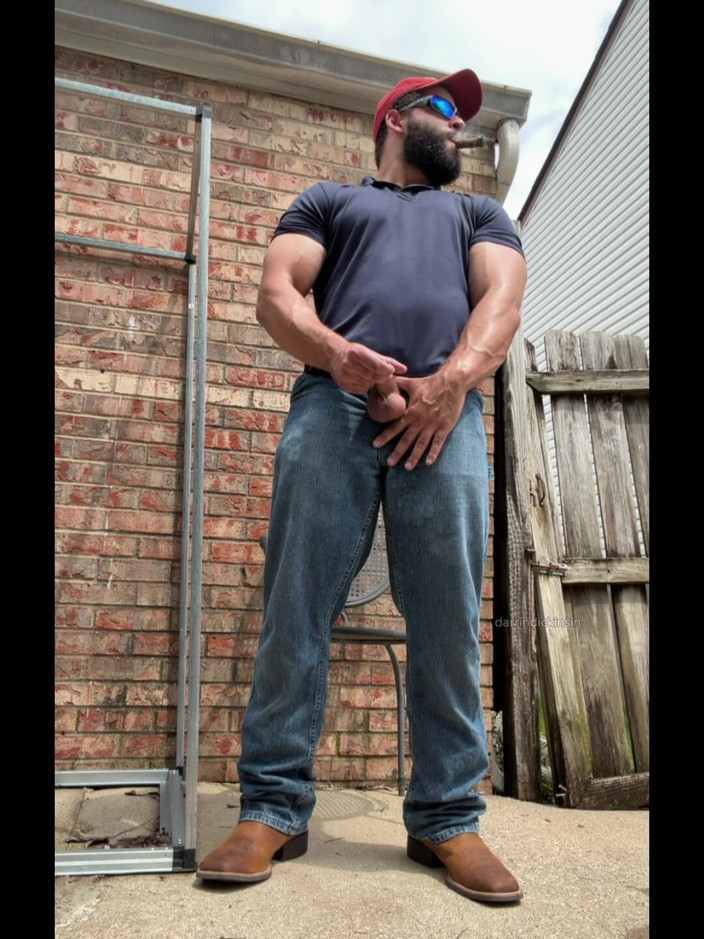 mascbeef95: Booted Bearded Fella Cigar and Edge Out Back