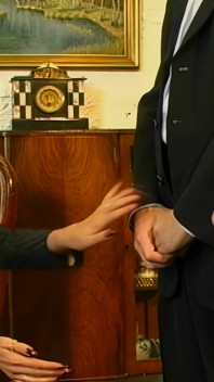 Vintage trójkąt z nastolatkami i mamuśką z kutasami Gaint w dupku