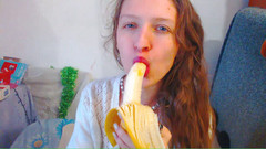 AnnaNotIdealAngel: Sepong pisang dan rambut merah alami yang sangat panjang dan...