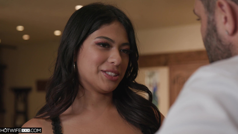 HotwifeXXX: Reyna Belle अपने मर्द से ब्लूज चूसती है