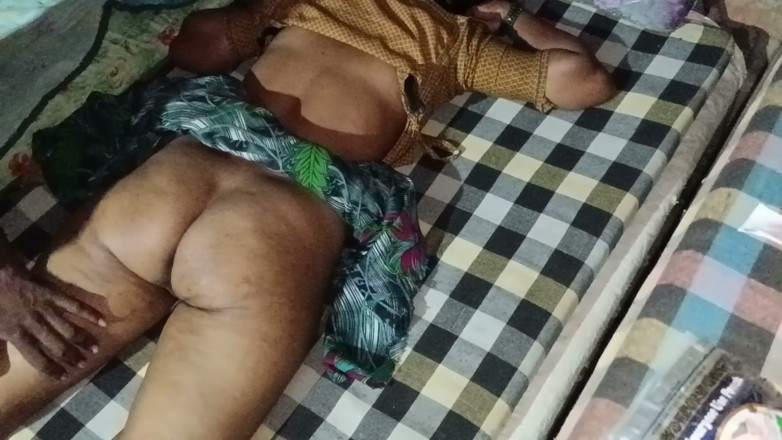 Indian sex2: Můj švagr mi dnes dal opravdu dobré šukání - jsem naprosto spokojen. Vesnický...